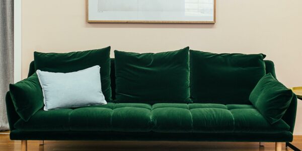 smaragdova sedacka je horucim trendom